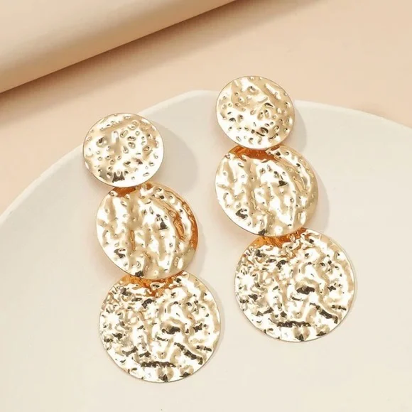 Last! Gold hammered statement drop earrings stud - Picture 4 of 4